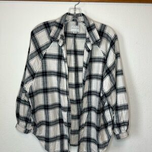 American Eagle, US size medium, long sleeve plaid shirt.